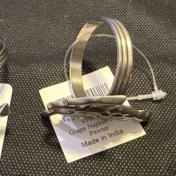 (6) Silver Grape Napkin Rings - Picture 8 of 8